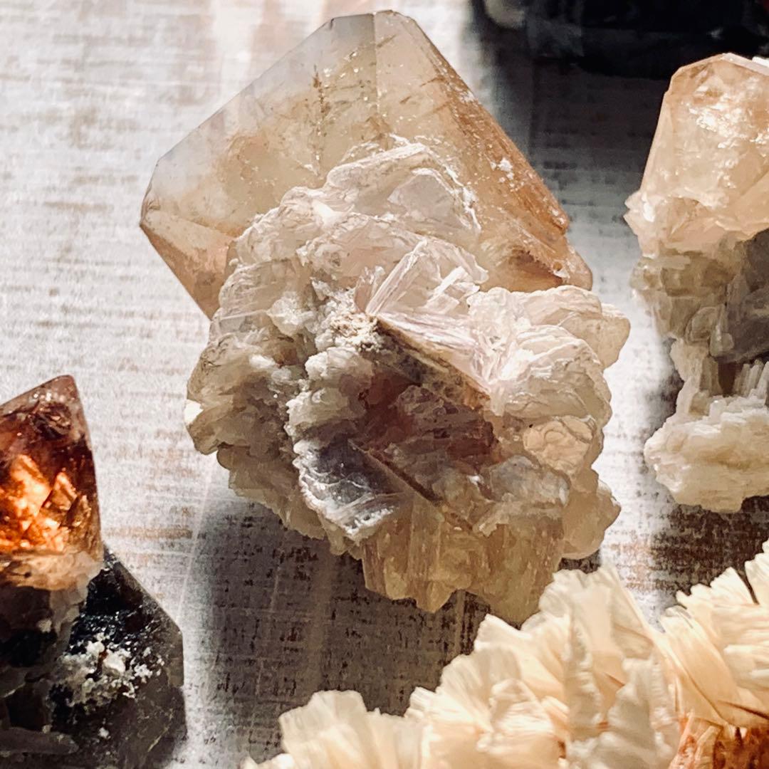 珍品！トパーズ共生標本B/モスコバイト/スカルドゥ産