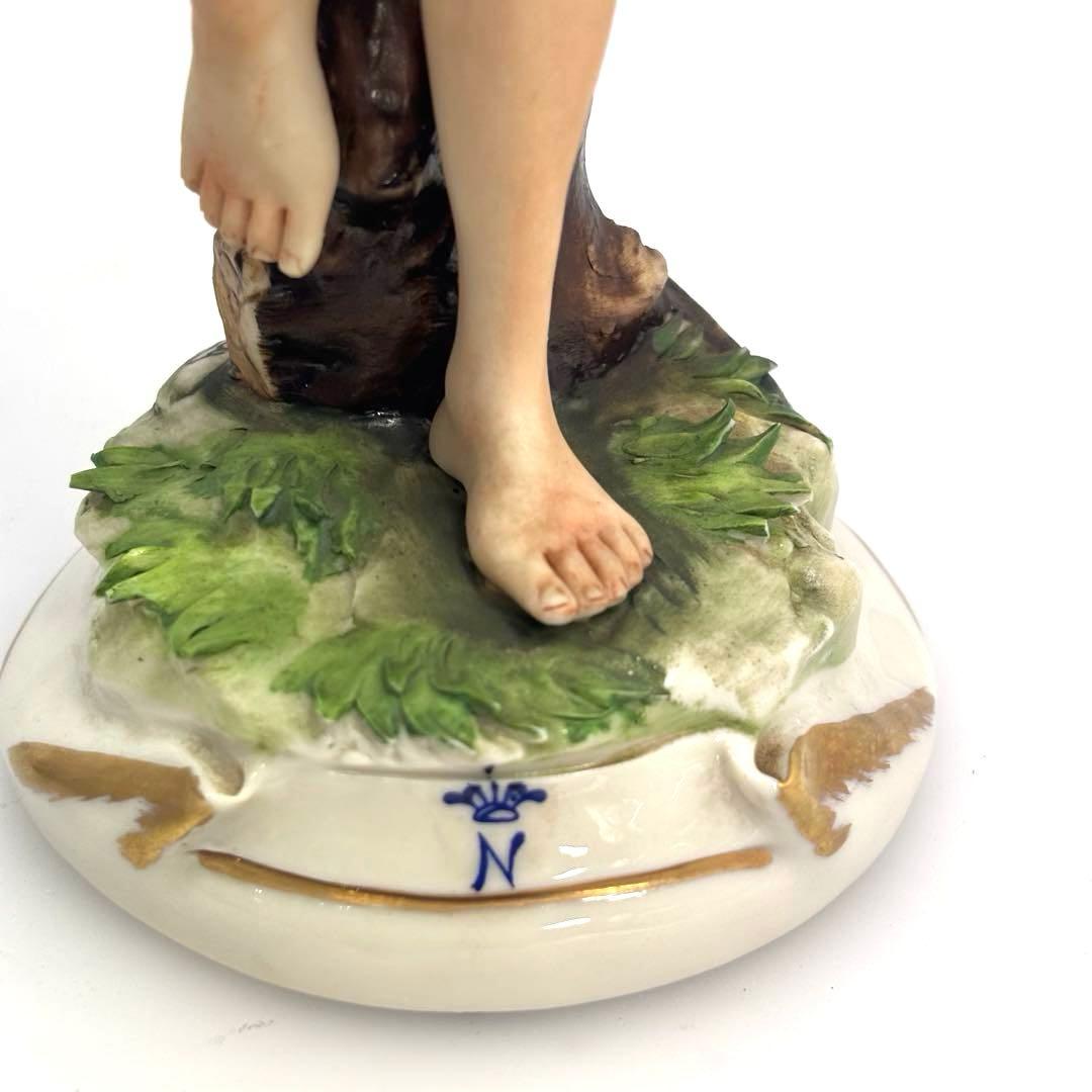 イタリア　カポディモンテの磁器人形　窯印　作者印あり