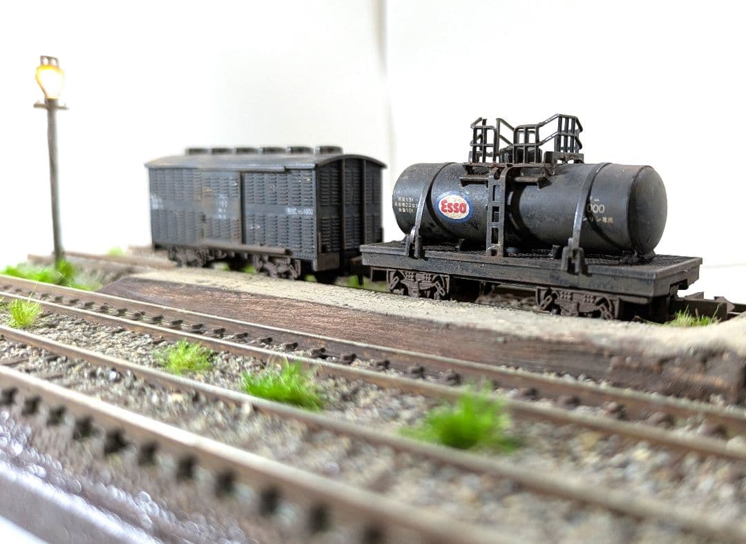 食*ン様 Ｎゲージ・ジオラマ展示台【ローカル駅寸景】※貨車2両付き！