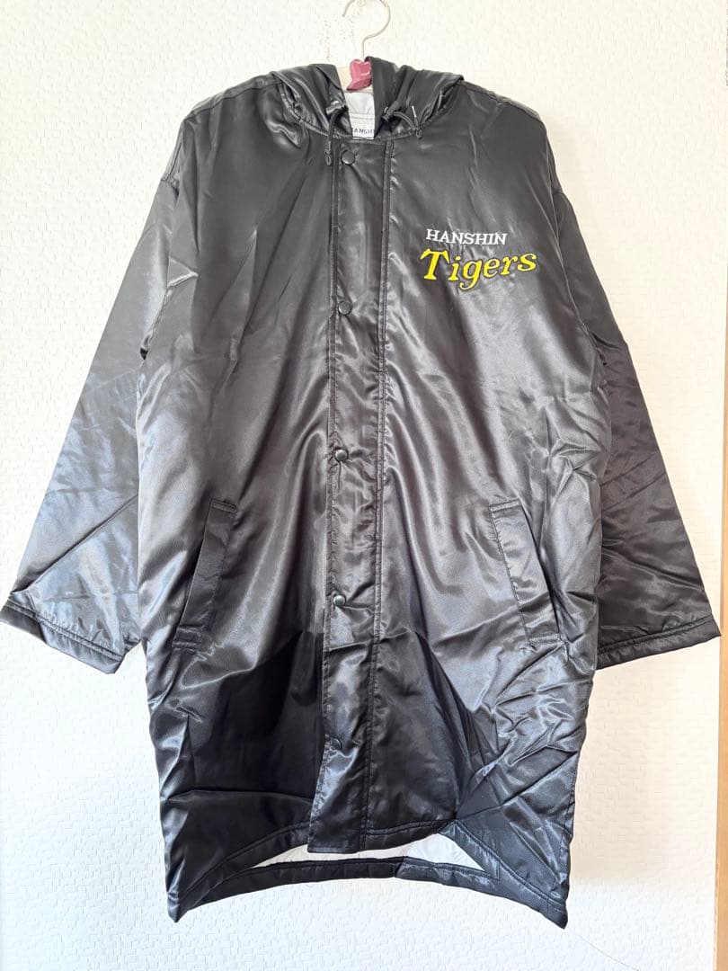 Hanshin Tigers フード付きコート ブラック