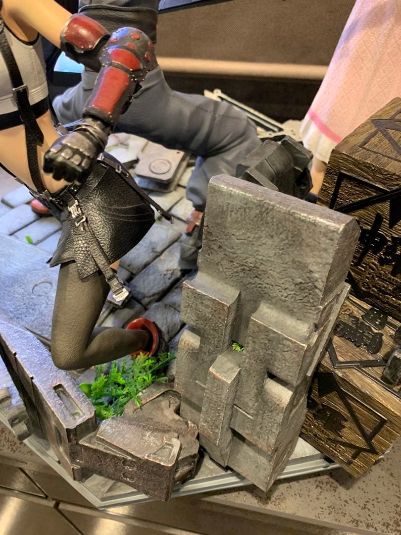 F4studio  ファイナルファンタジーVII   大型　スタチュー