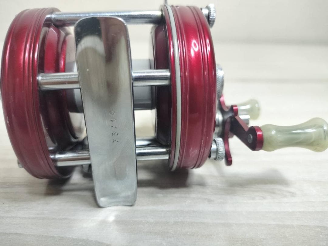 ABU GARCIA アブ アンバサダー 5000　4ネジビンテージリール　濃赤