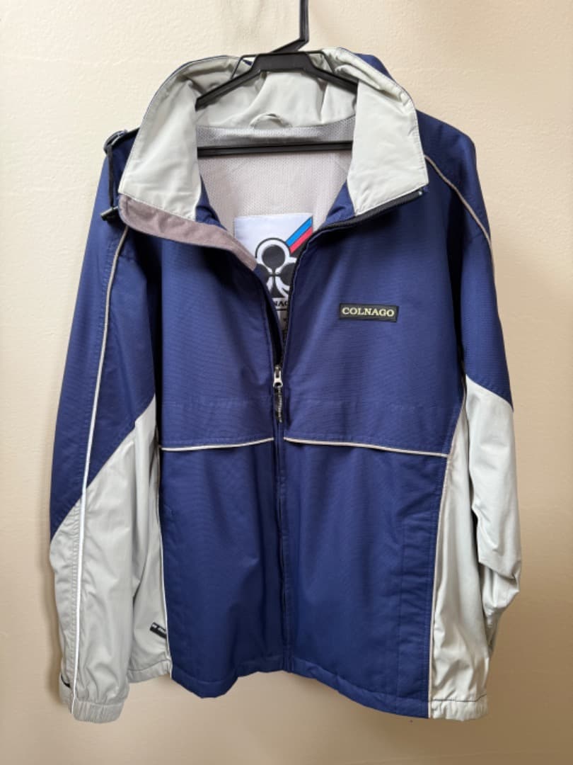 コルナゴのアノラックパーカー