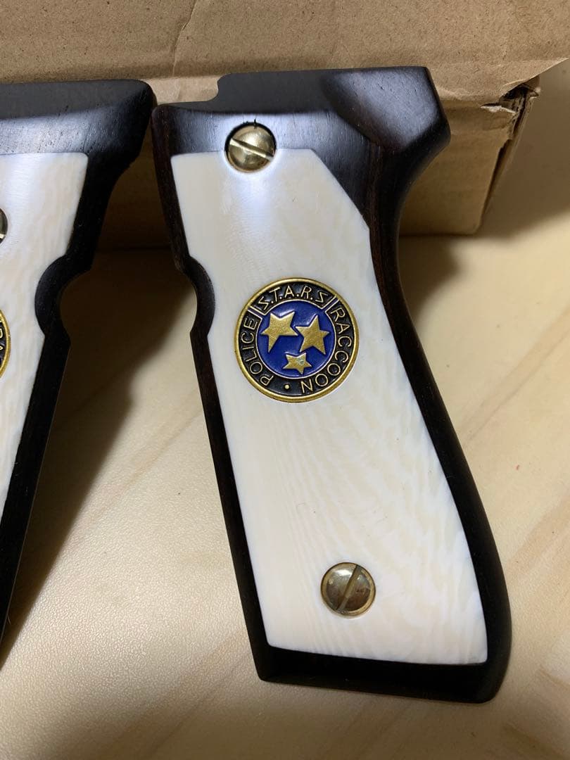 レア物　新品ベレッタ m9用サムライエッジ風　木、特殊樹脂製グリップ　象牙風