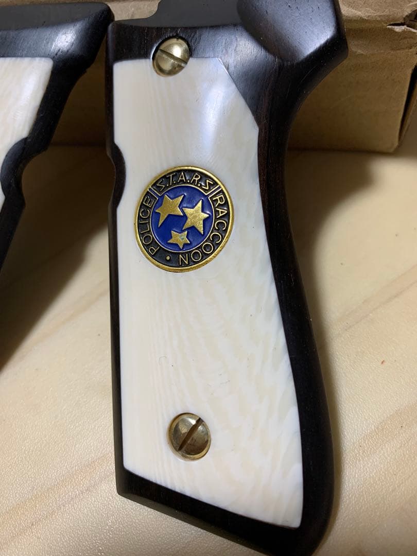 レア物　新品ベレッタ m9用サムライエッジ風　木、特殊樹脂製グリップ　象牙風