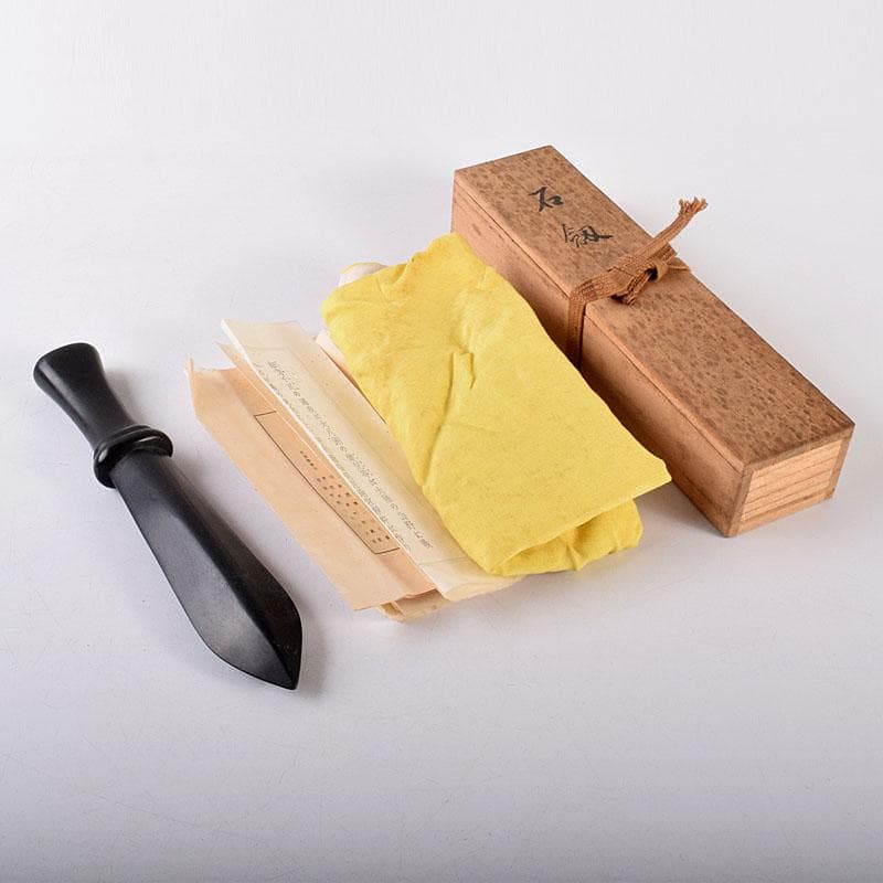 書道具　甲斐雨端硯　十一代　雨宮静軒作　石劔　石硯　文鎮　共箱　C　8066