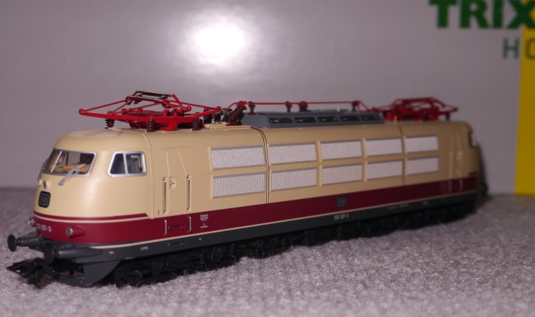 HOゲージ TRIX 電気機関車 BR103 (DCC)