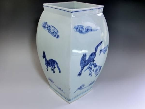花瓶■保草靖山造 馬紋 染付 角瓶 四角花生け 古い花器 古美術 骨董品■