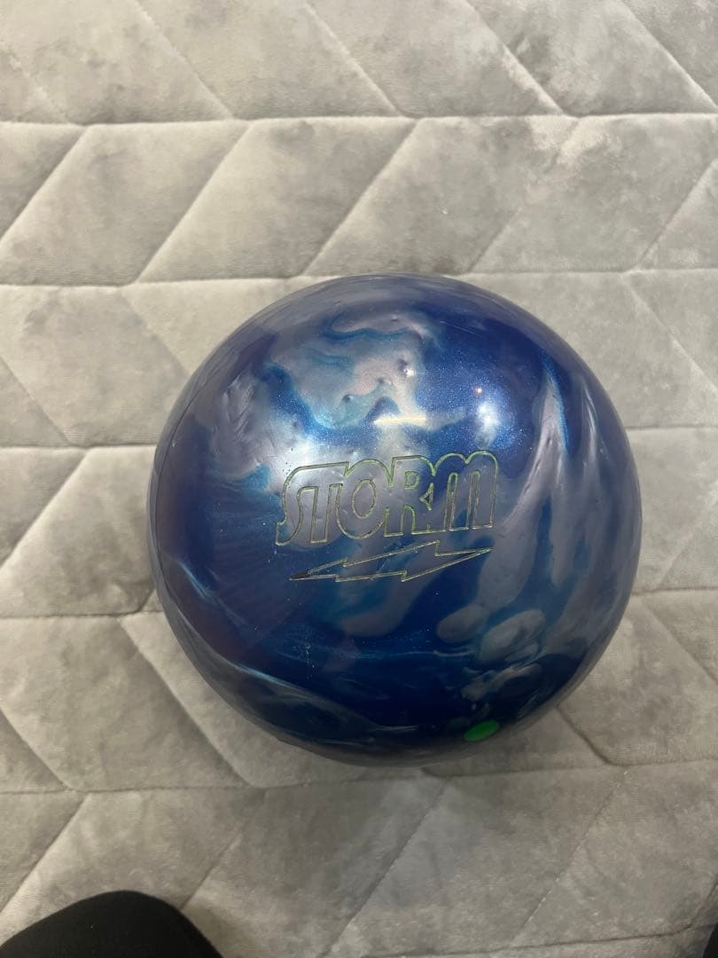 STORM ROAD WARRIOR ボウリングボール　15ポンド
