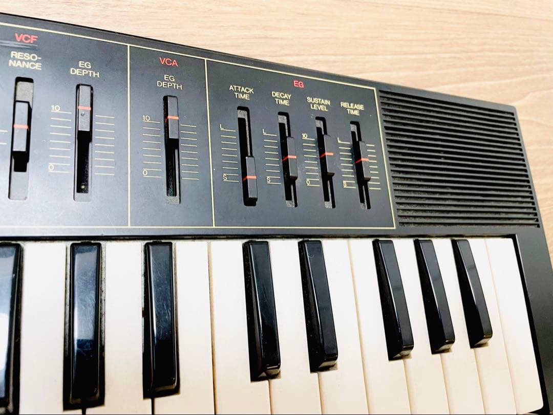 ヤマハ CS01 アナログシンセサイザー