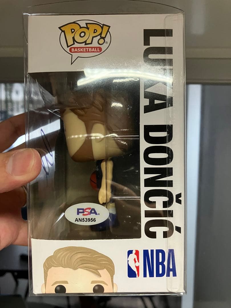 Luka Doncic funko pop PSAサイン入り