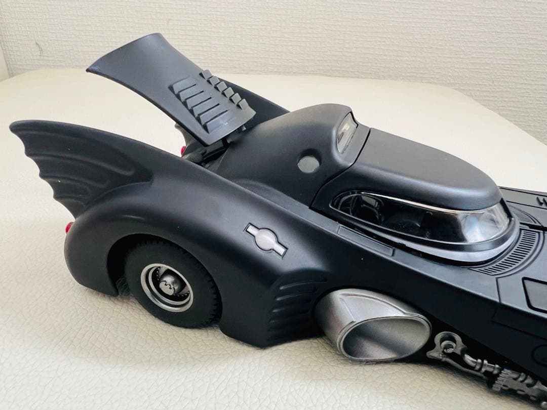 1:24 1989年映画版合金製バットモービル（新品.組立不要）