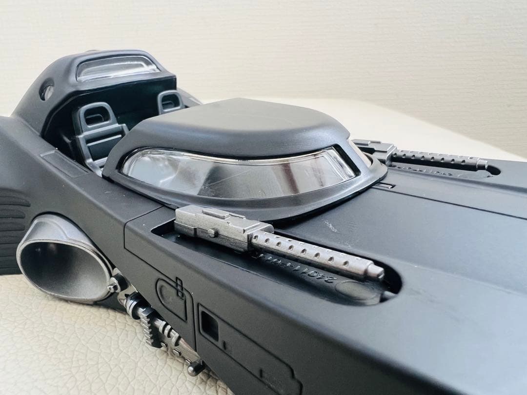 1:24 1989年映画版合金製バットモービル（新品.組立不要）