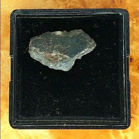 炭素質！アエンデ隕石　エンドカット　標本