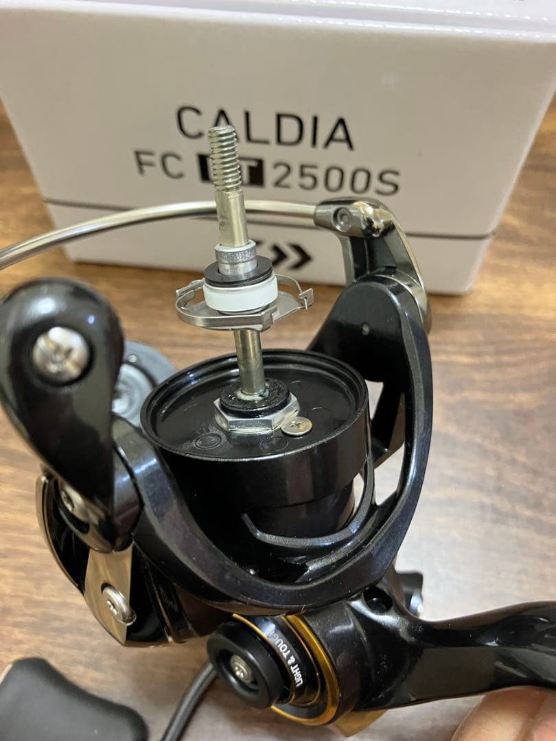 美品　ダイワ　21カルディア　FCLT2500S PEライン0.8 150m付き