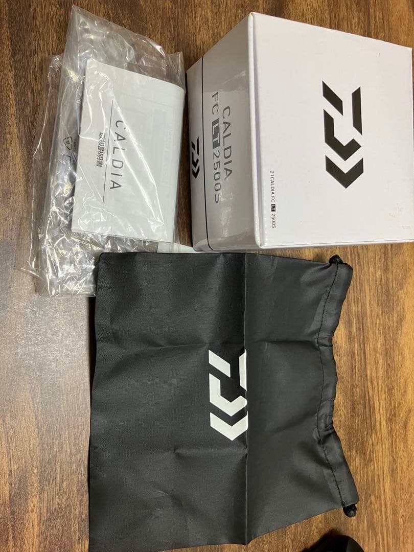美品　ダイワ　21カルディア　FCLT2500S PEライン0.8 150m付き