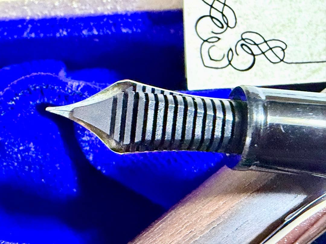 【新品】SAILOR セーラー 世界の銘木シリーズ 黒檀 万年筆 ペン先14K