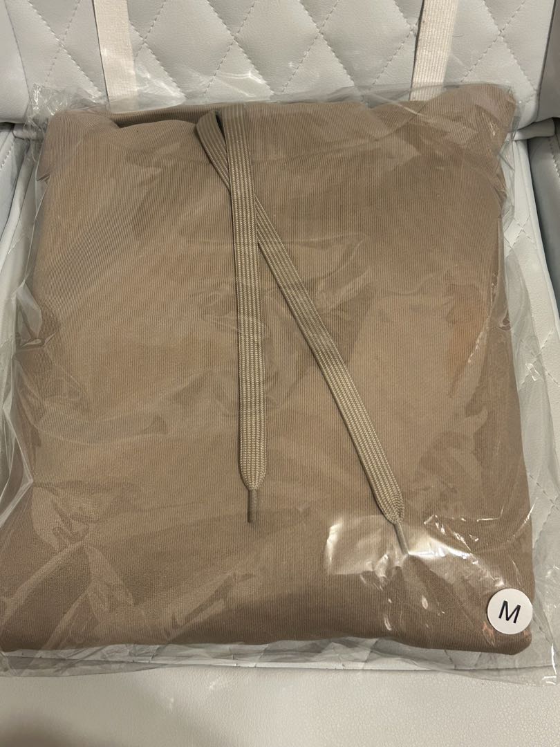 赤西仁　フーディー　パーカー　RED WEST