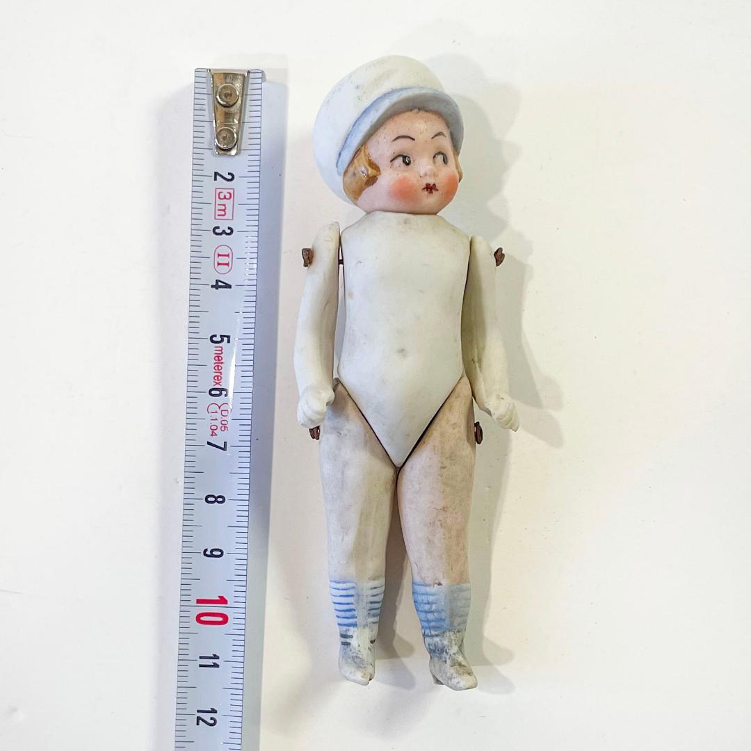 帽子の女の子のビスクドール・ドイツ1920年頃・アンティーク 縞靴下の子