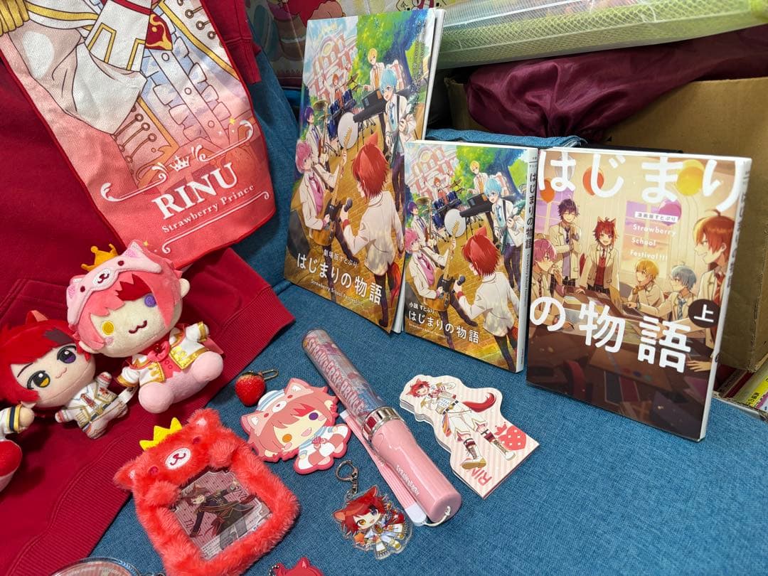 ストプリ莉犬くん　パーカー ぬいぐるみ　本 キーホルダー　缶バッジ等まとめ売り