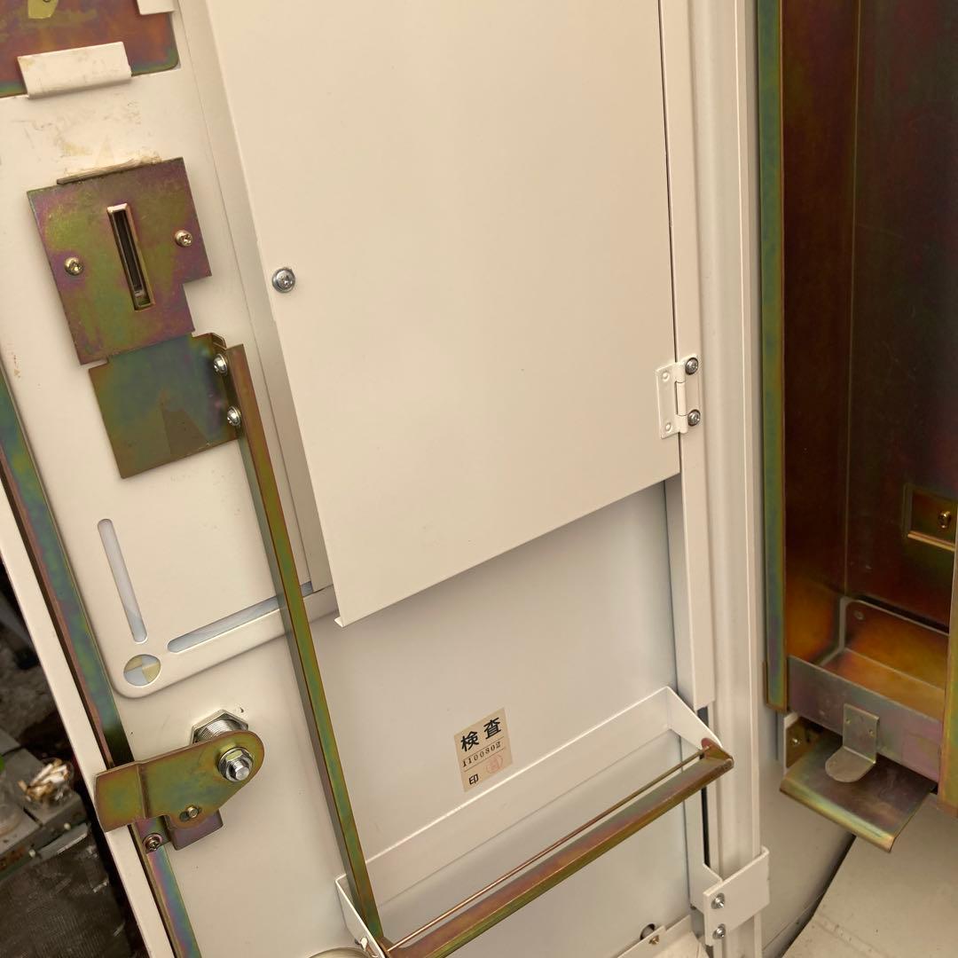 ガチャ機　カードガチャ　手動式自動販売機　鍵交換済み