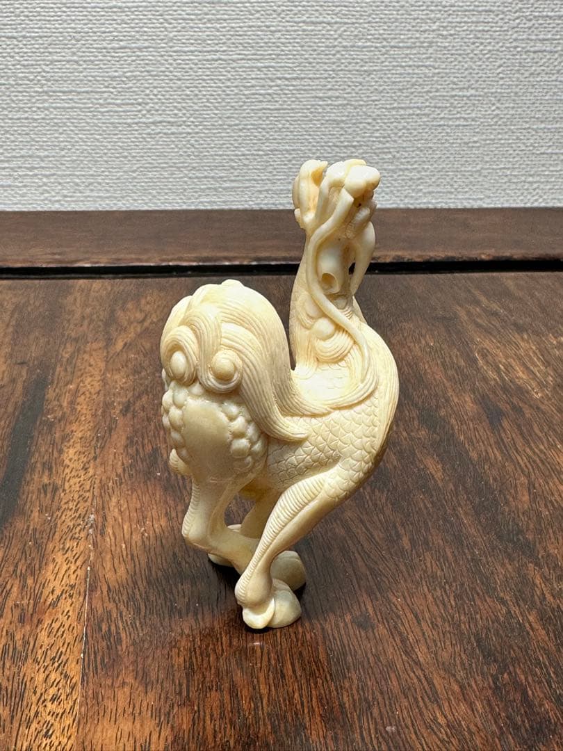 キリン麒麟　緒締　根付　提げ物　牙彫　天然材質　置物　骨董古美術 ねつけ