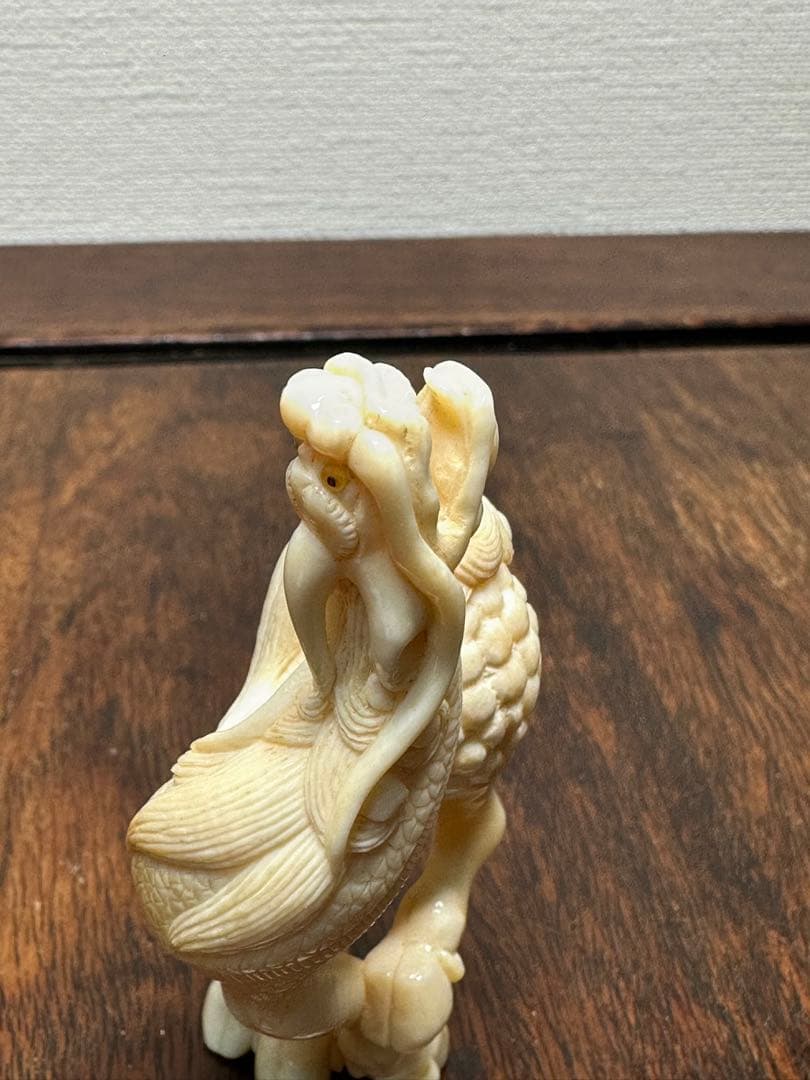 キリン麒麟　緒締　根付　提げ物　牙彫　天然材質　置物　骨董古美術 ねつけ