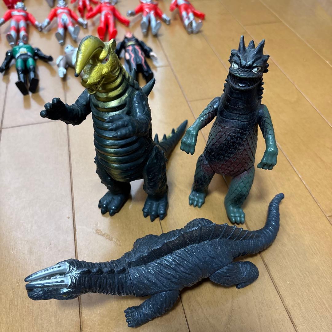 ウルトラマン　仮面ライダー　怪獣　ゴジラ　ソフビフィギュア　35体セット