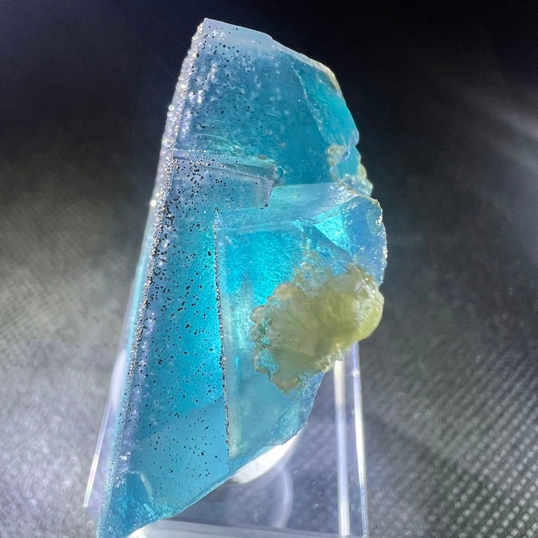 ヤオガンシャン　山脈の様な景色　パイライト共生「アジュールブルー」フローライト