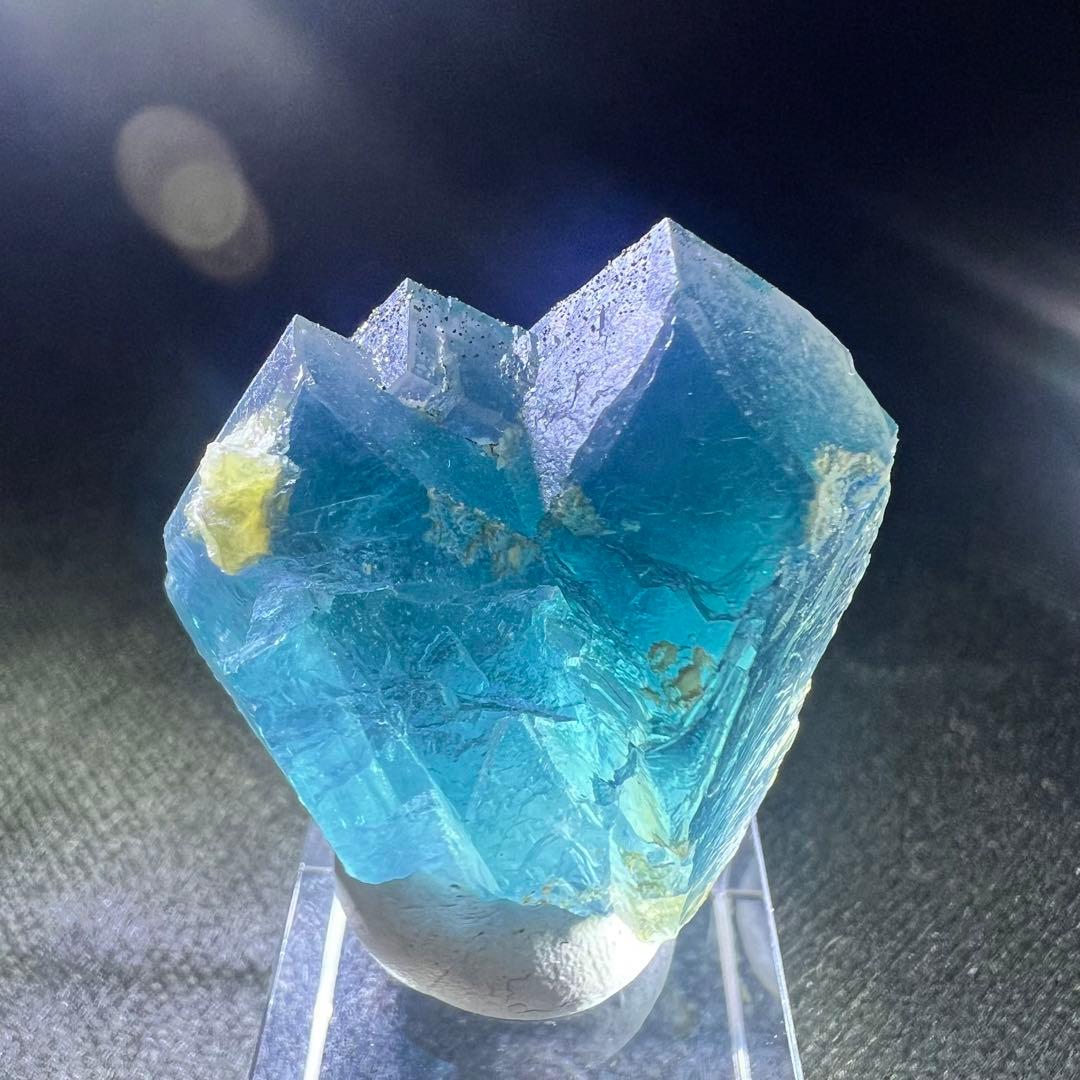 ヤオガンシャン　山脈の様な景色　パイライト共生「アジュールブルー」フローライト