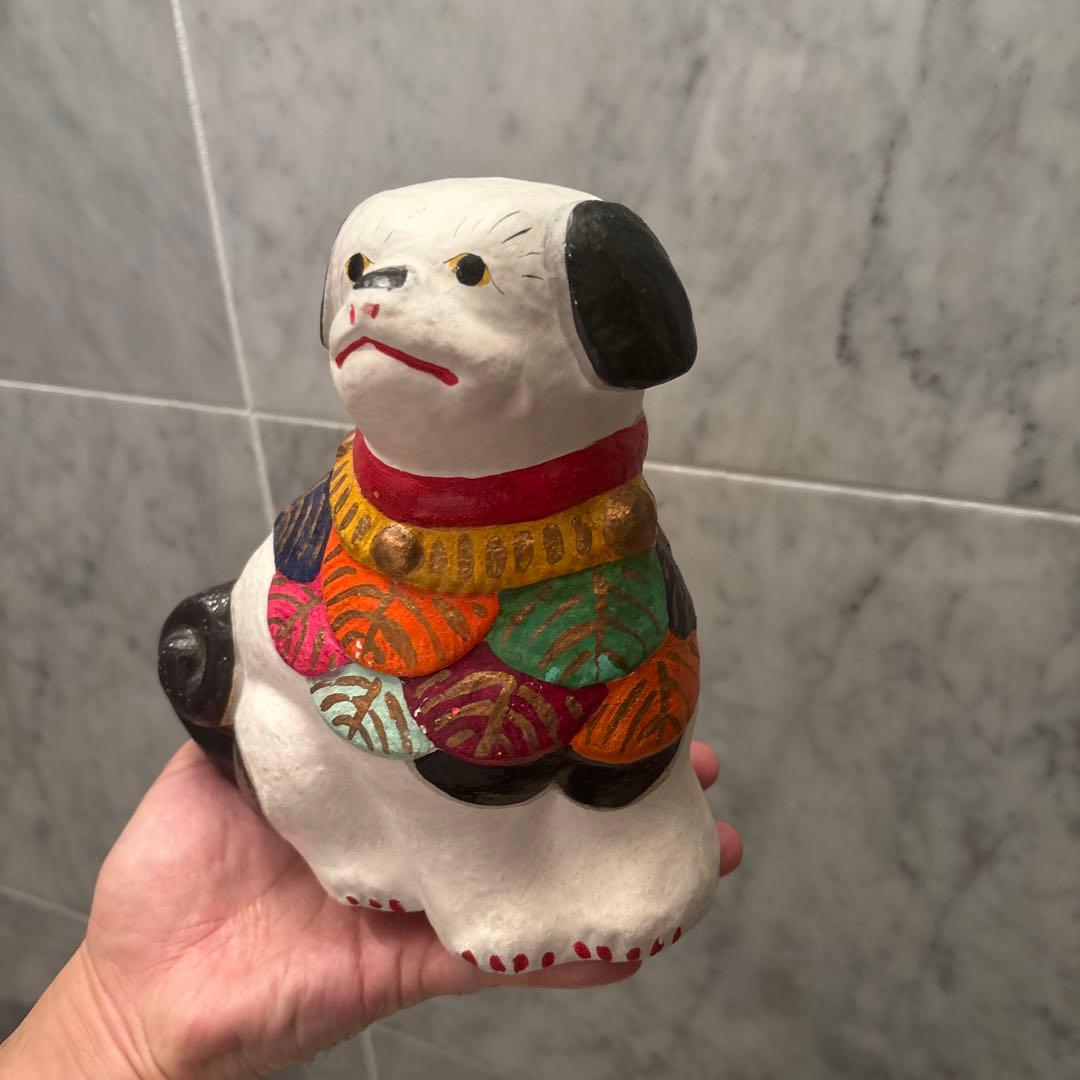 アンティーク大正から昭和　郷土玩具 手描きの瞳やまつ毛、前掛けが美しく芸術的な犬