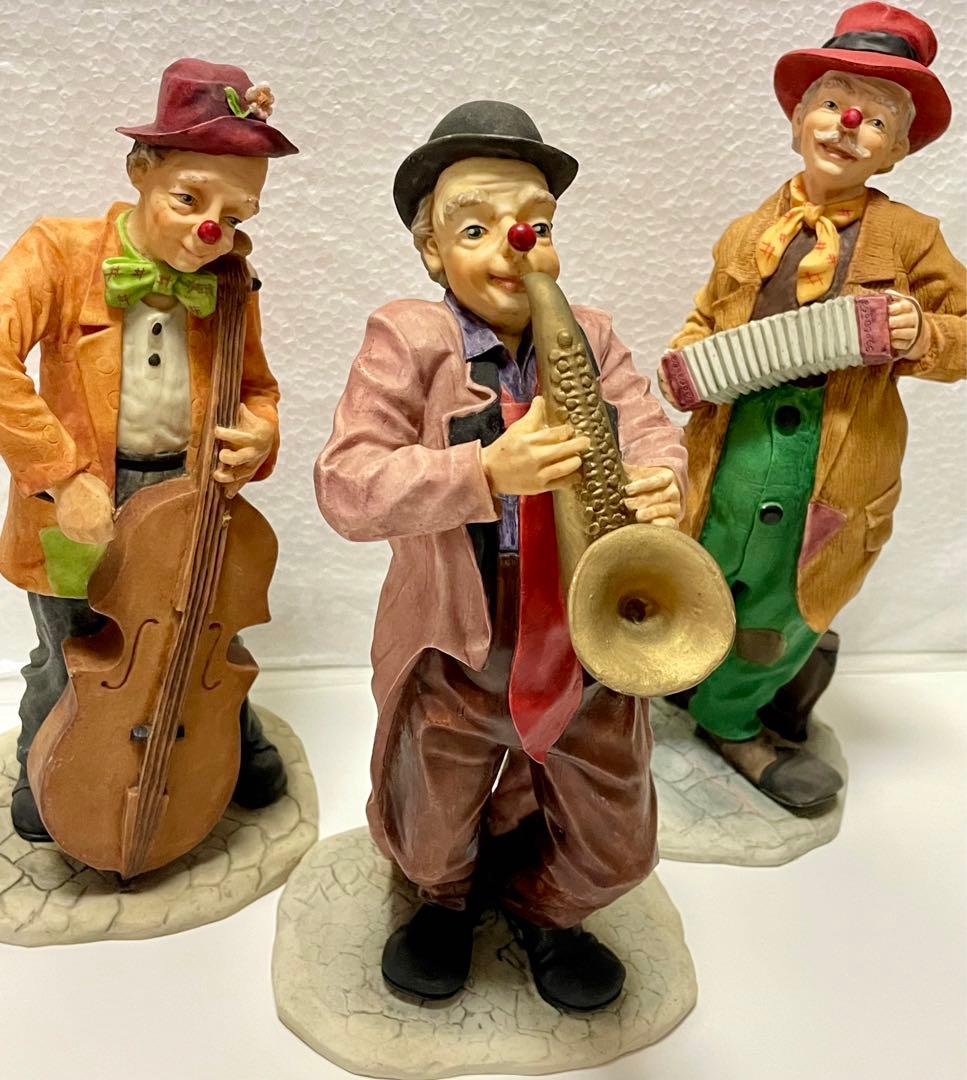 【雑貨】ピエロ 音楽隊 置き物 像 3体セット〈インテリア 置物 オブジェ〉