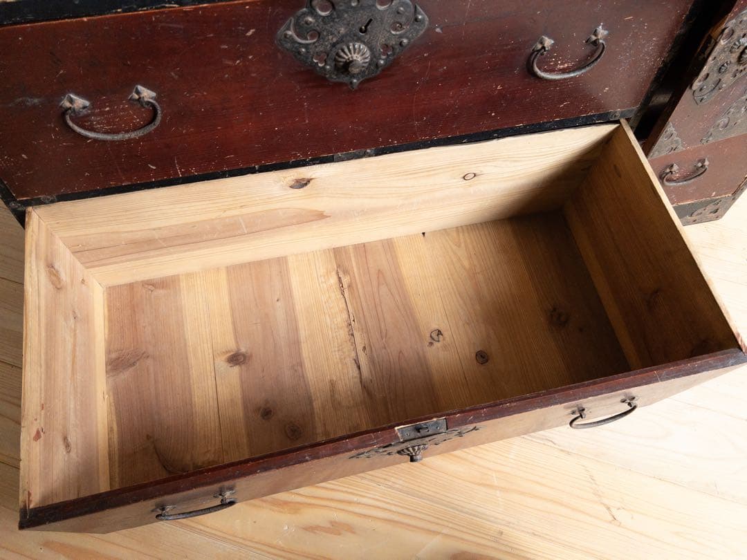 和箪笥　収納棚　4段　漆塗り　骨董　古道具　古家具　和家具　アンティーク