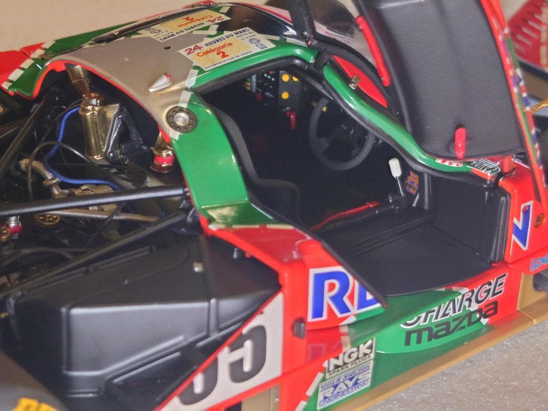 値下げオートアート1/18 マツダ 787B (限定・優勝トロフィー付) 欠品無