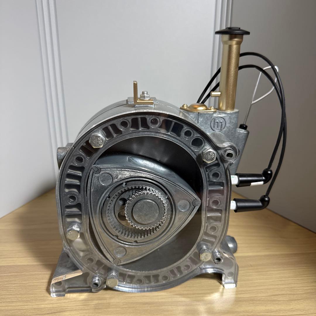 デアゴスティーニ 1/2 ロータリーエンジン模型 透明カバー付き