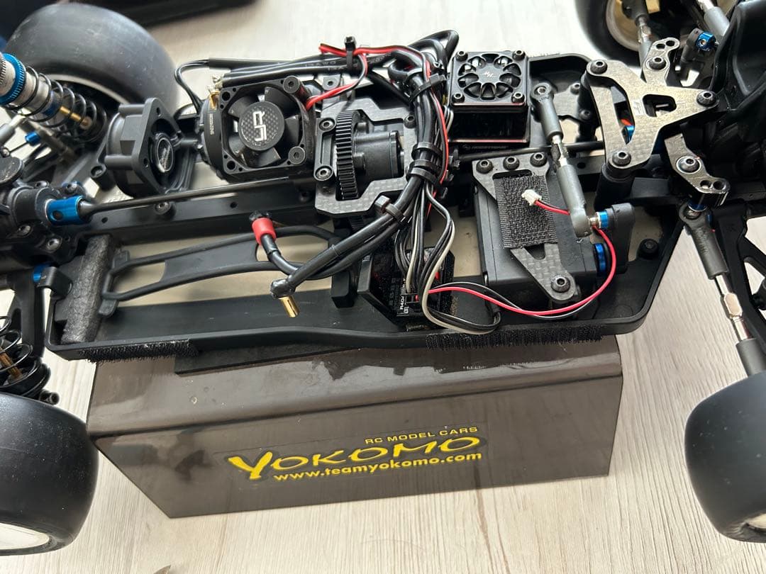 ASSOCIATED B74.2D ラジコン