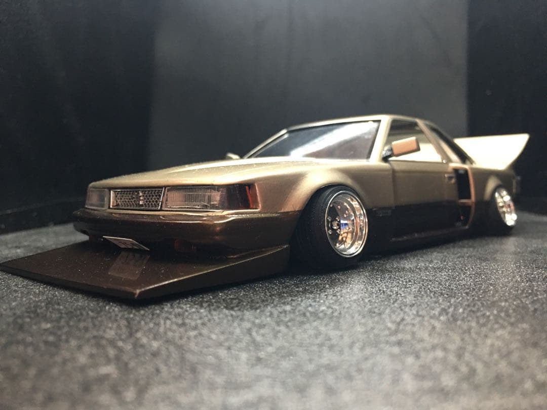 旧車プラモデル完成品1／２４　10ソアラアオシマ