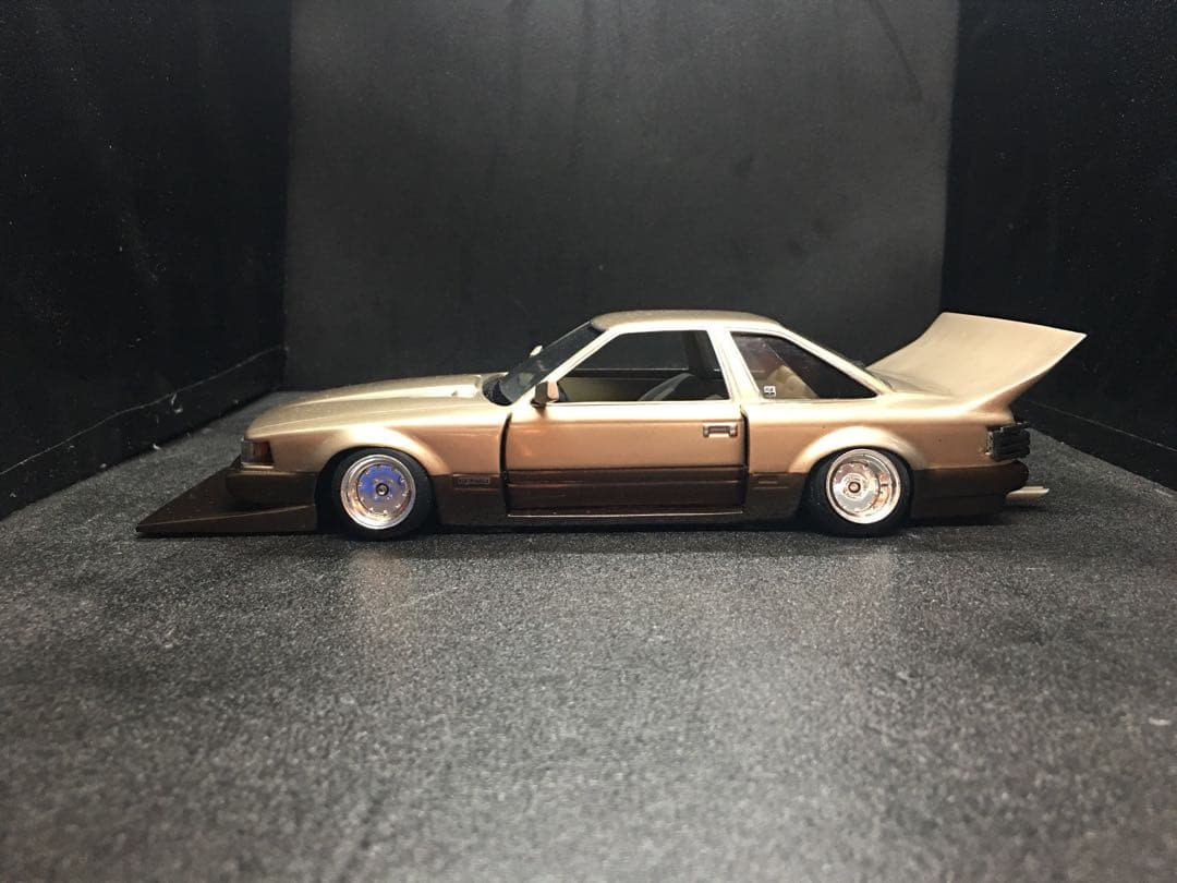 旧車プラモデル完成品1／２４　10ソアラアオシマ