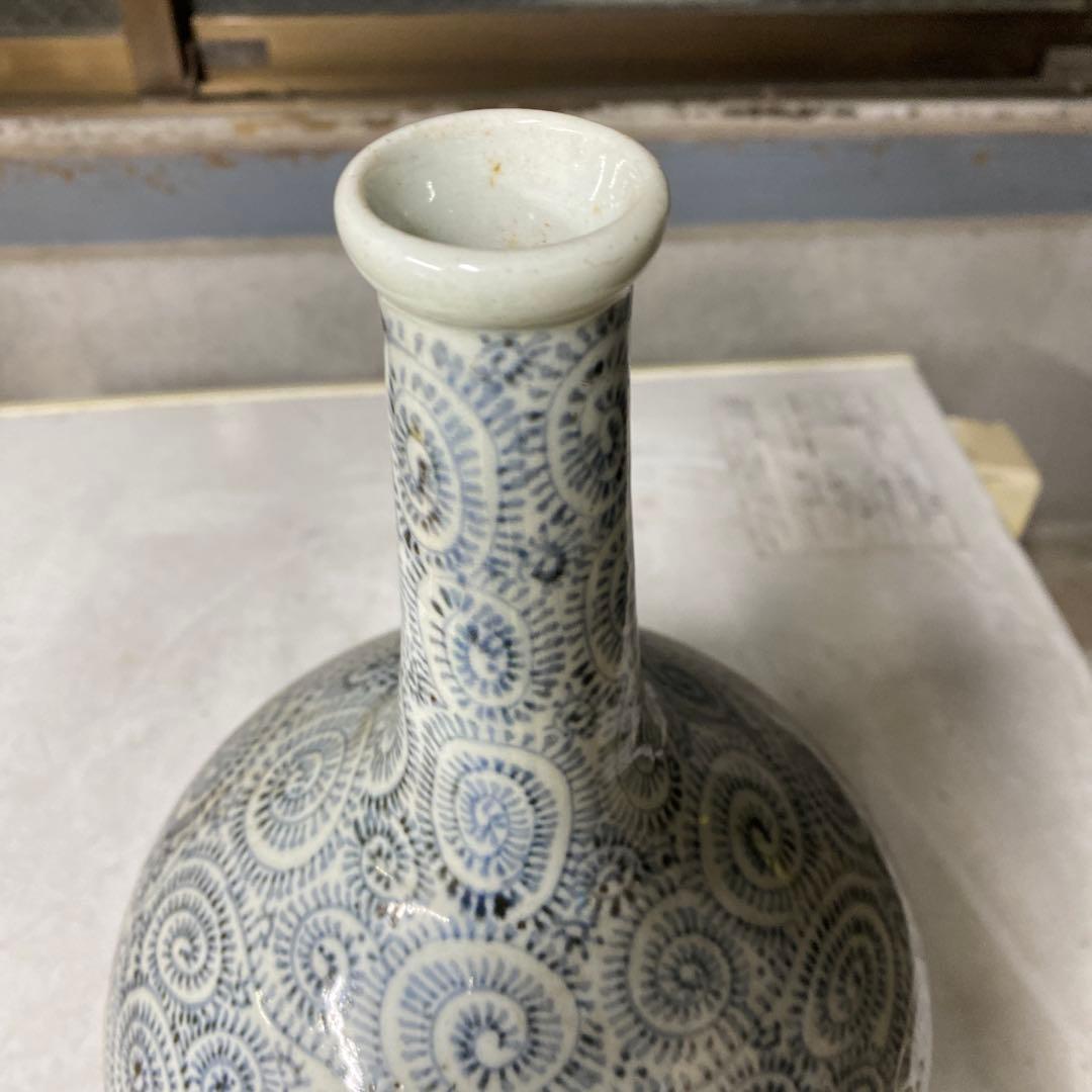 時代　タコ唐草　徳利　伊万里　直径19cmＸ高さ34cm