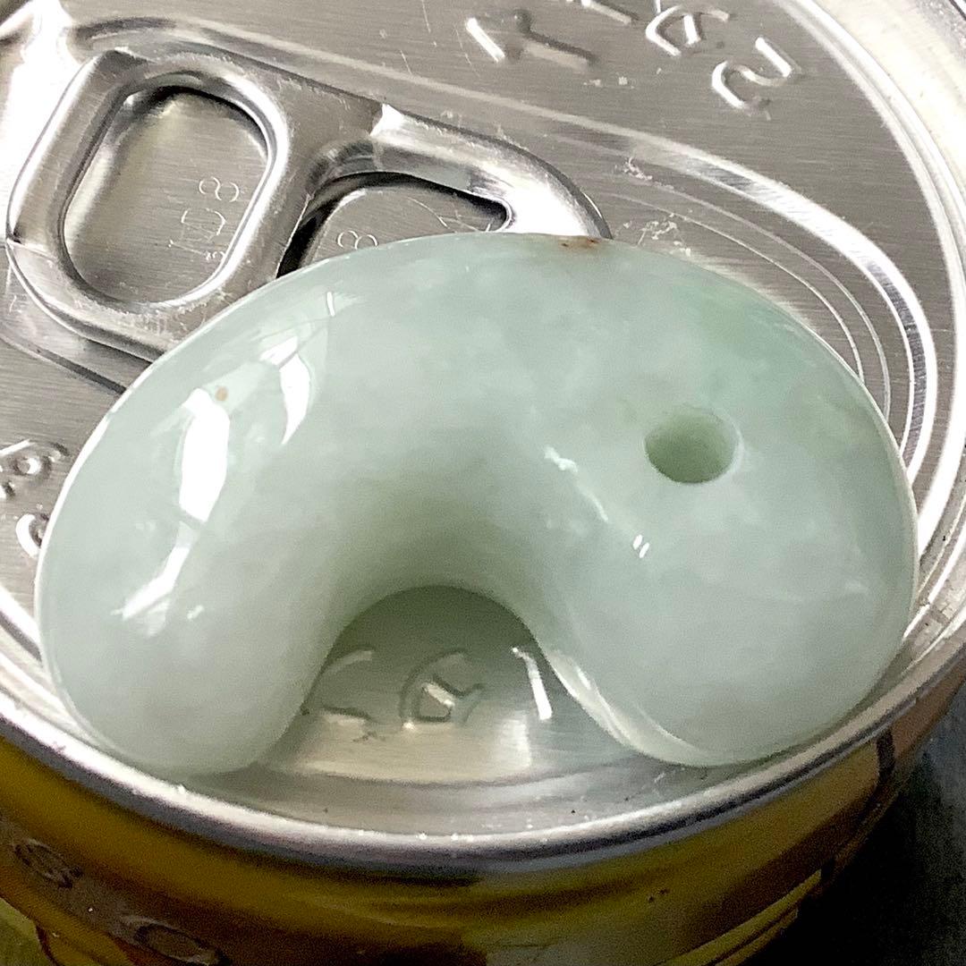 ⭕️希少色の赤混じり幸運呼び込む*紅赤入り　糸魚川翡翠ジェダイト勾玉　機械鑑別書付