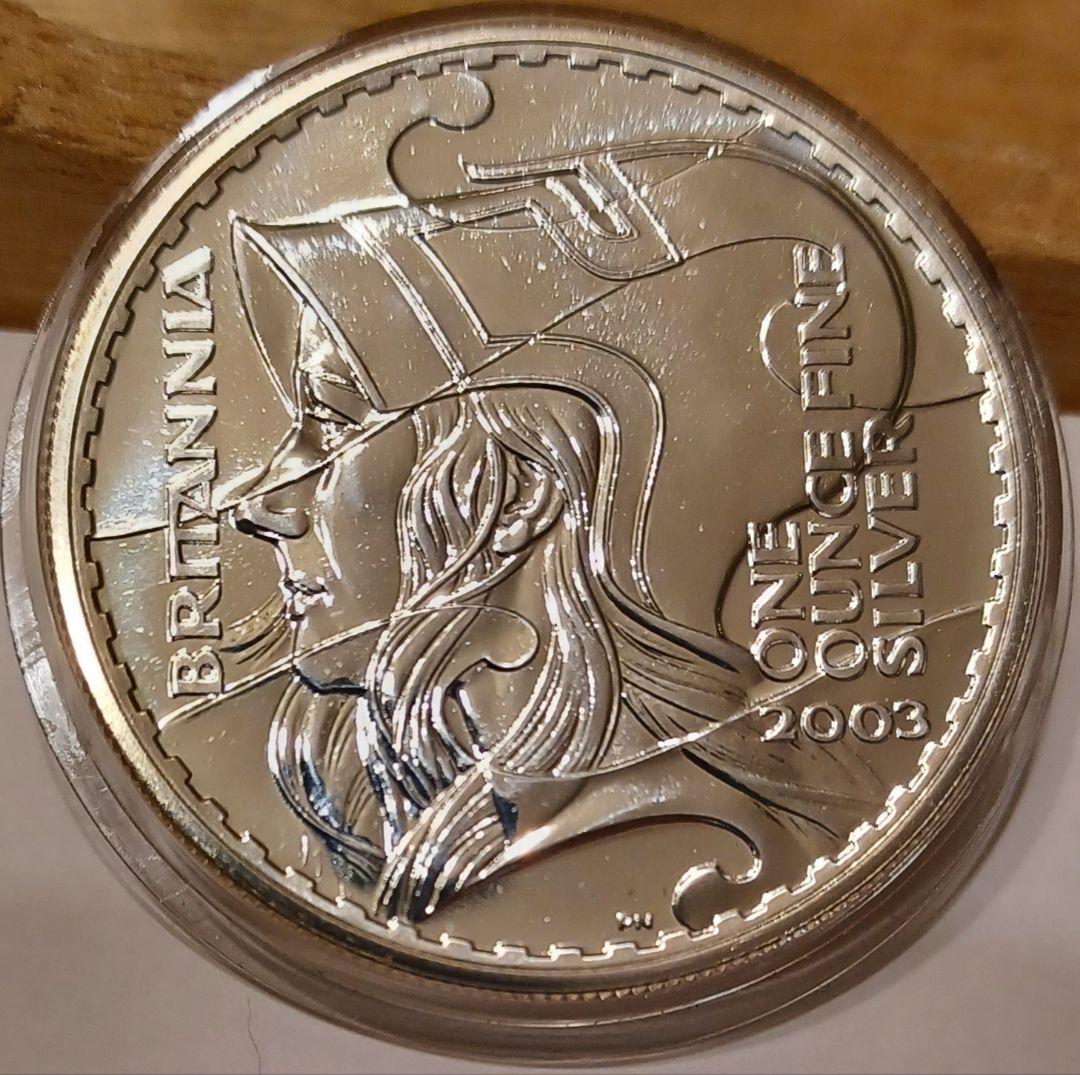 ブリタニア女神とエリザベス2世女王の2ポンド 大きめの銀貨 2003年 イギリス