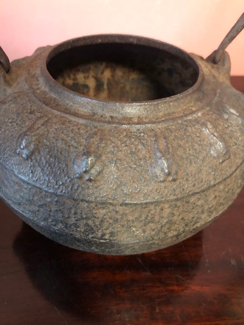 蔵にあった晴寿堂の兎地紋時代鉄瓶