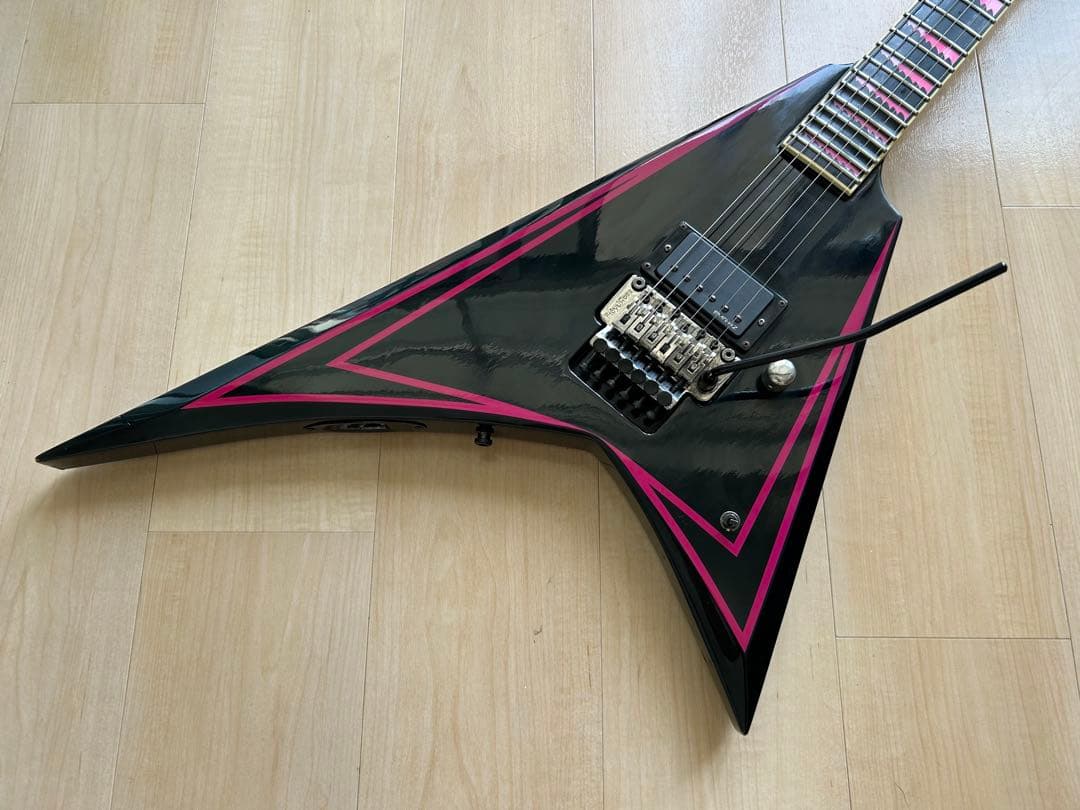 EDWARDS PINK SAWTOOTH、Alexi Laihoモデル