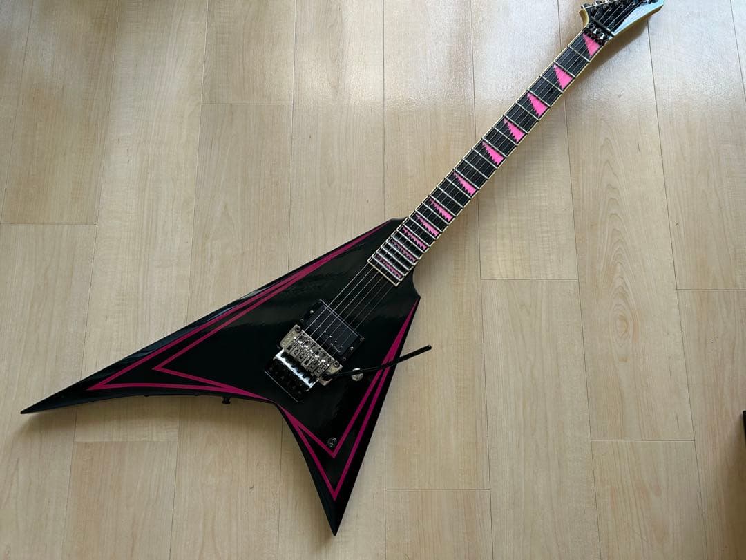 EDWARDS PINK SAWTOOTH、Alexi Laihoモデル