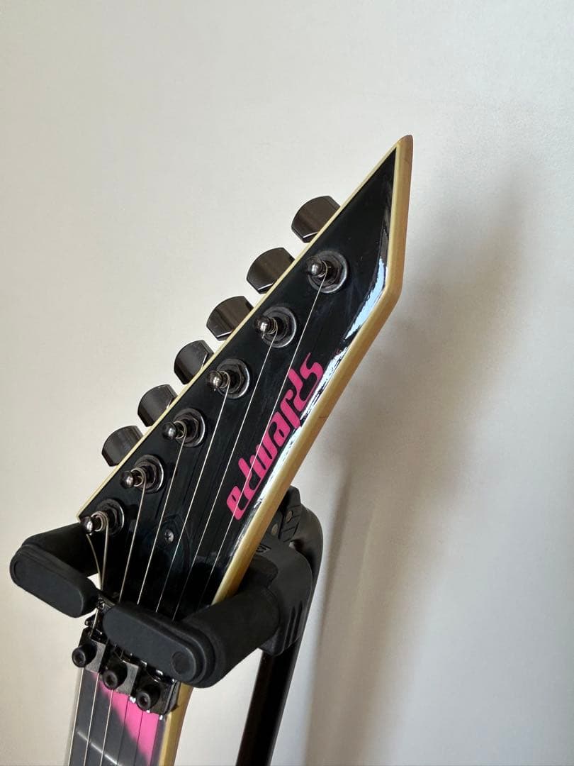 EDWARDS PINK SAWTOOTH、Alexi Laihoモデル