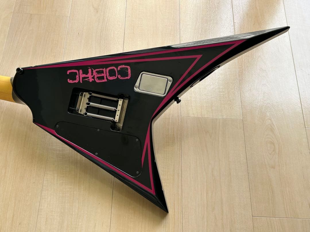 EDWARDS PINK SAWTOOTH、Alexi Laihoモデル