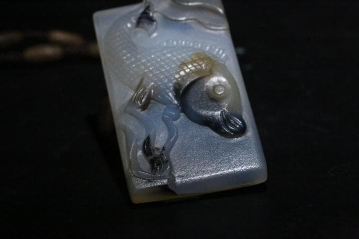 現代 めのう魚装身具 中国美術 工芸品 ペンダント 純天然