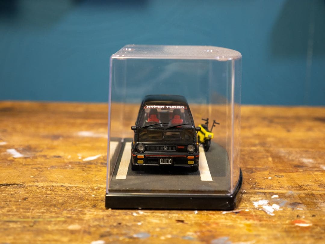 塗装完成済ジオラマケース付き　タミヤ　ホンダシティ　ターボ 1/24