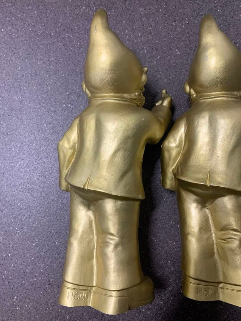 Unconventional Dwarf by Ottmar Hor アート