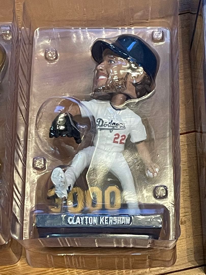 Clayton Kershaw 3000奪三振フィギュア2体セット
